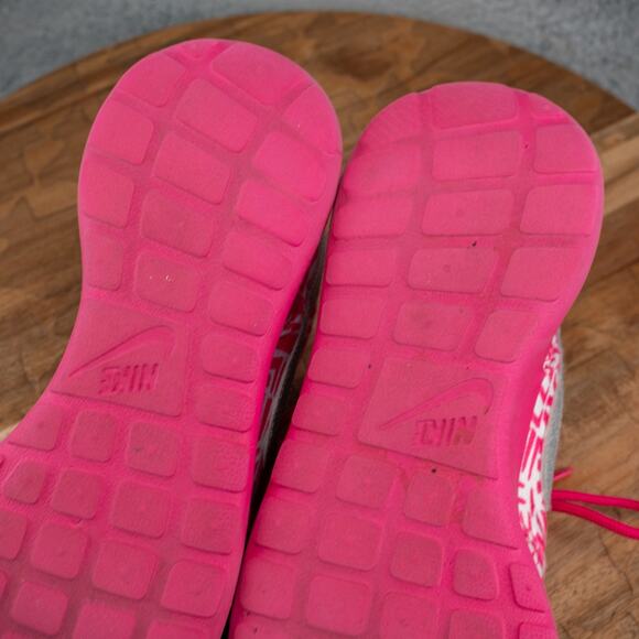 Nike Girls 6 Y Roshe Run Low Top Running Shoes 677784-100 Neon Pink Silver - Picture 10 of 10